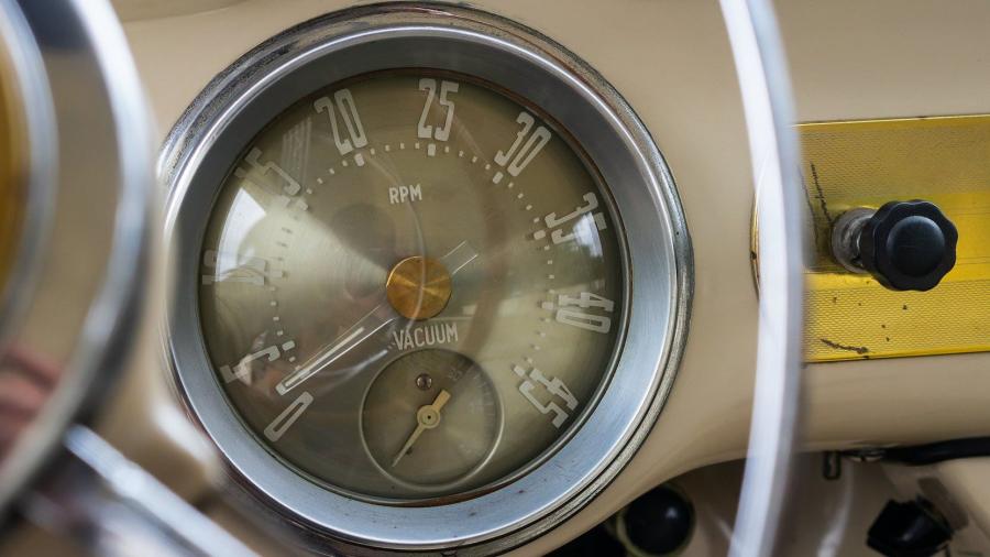 Панель приборов Nash-Healey Le Mans Coupe 1953 года  (фото 28 из 47)